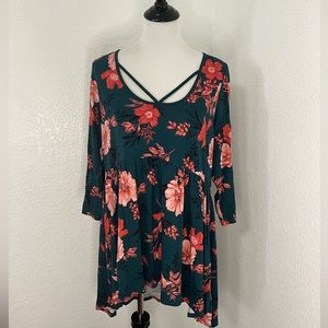 TORRID Super Soft Knits Criss Cross Babydoll Tunic Floral Green Size 1X, NWOT